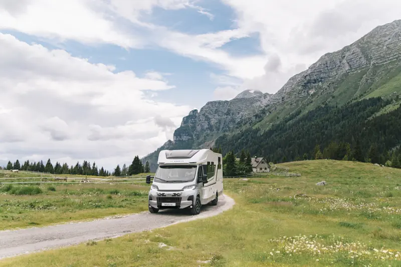 Adria husbil i alpmiljö