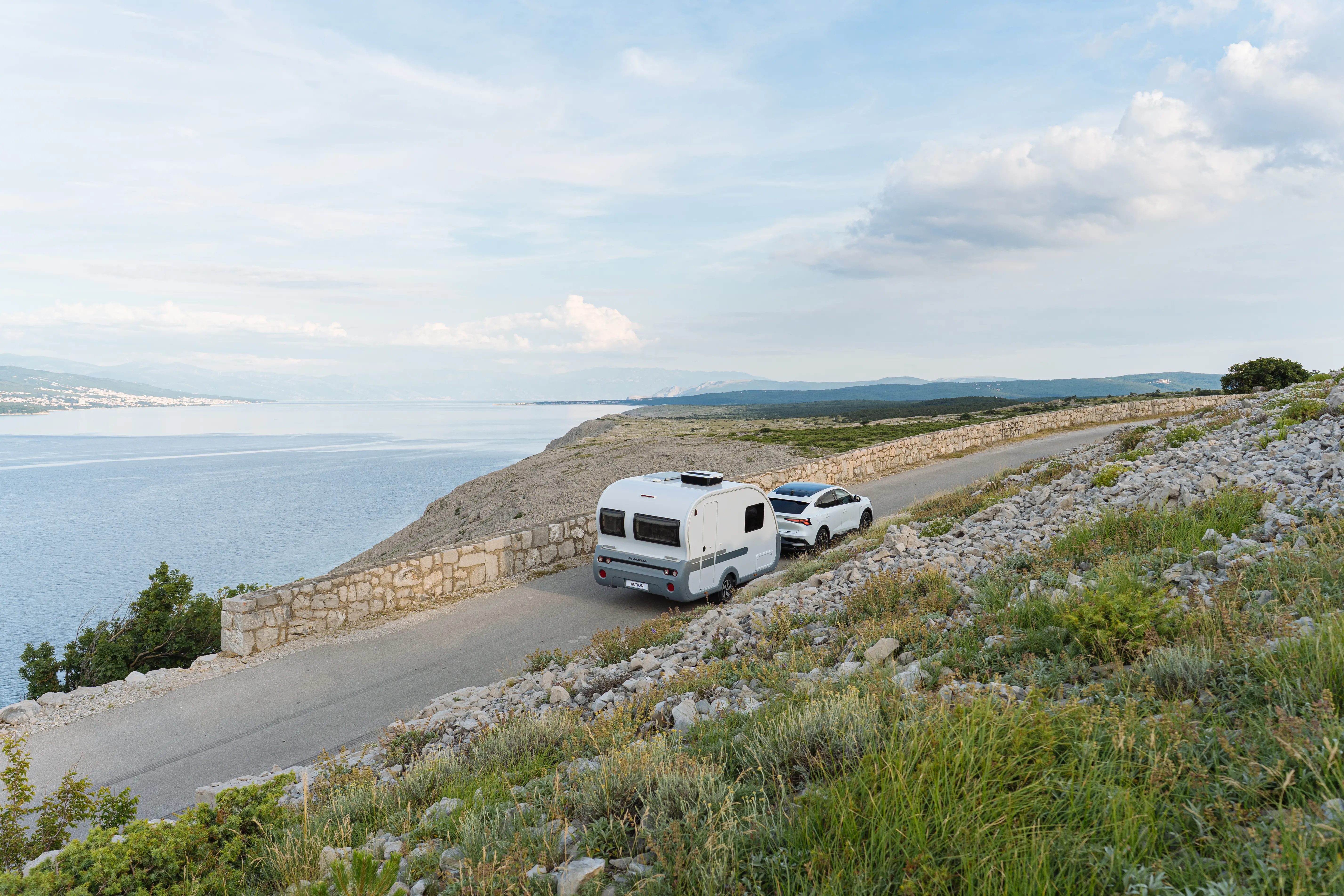 Adria husvagn på väg